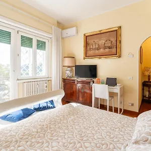 Guest house Colombo Penthouse Wi Fi Netflix Ac, Rome